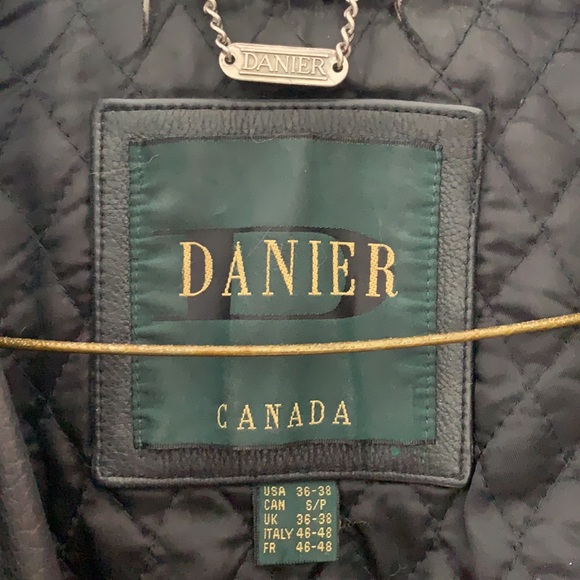 Danier leather coat size 36-38 - Picture 4 of 4